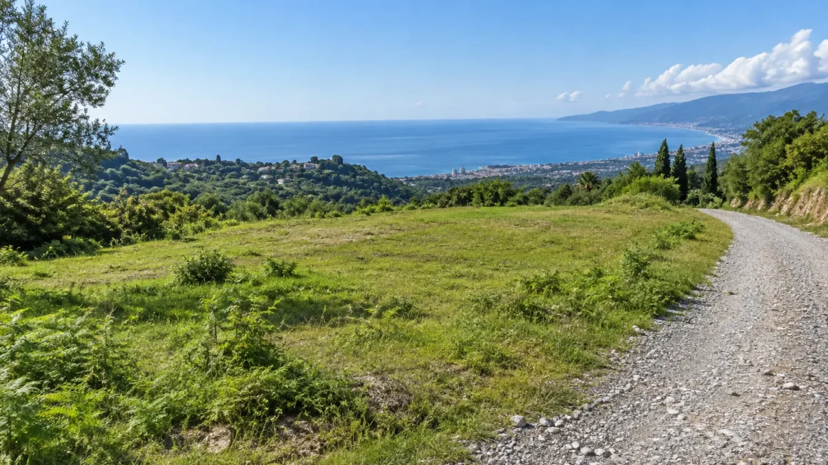 Участок 800 м² с видом на море в Цихисдзири